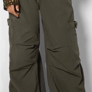 BERSHKA KHAKI CARGO PARACHUTE PANTS SIZE XL ~ NWT. SOLD OUT!